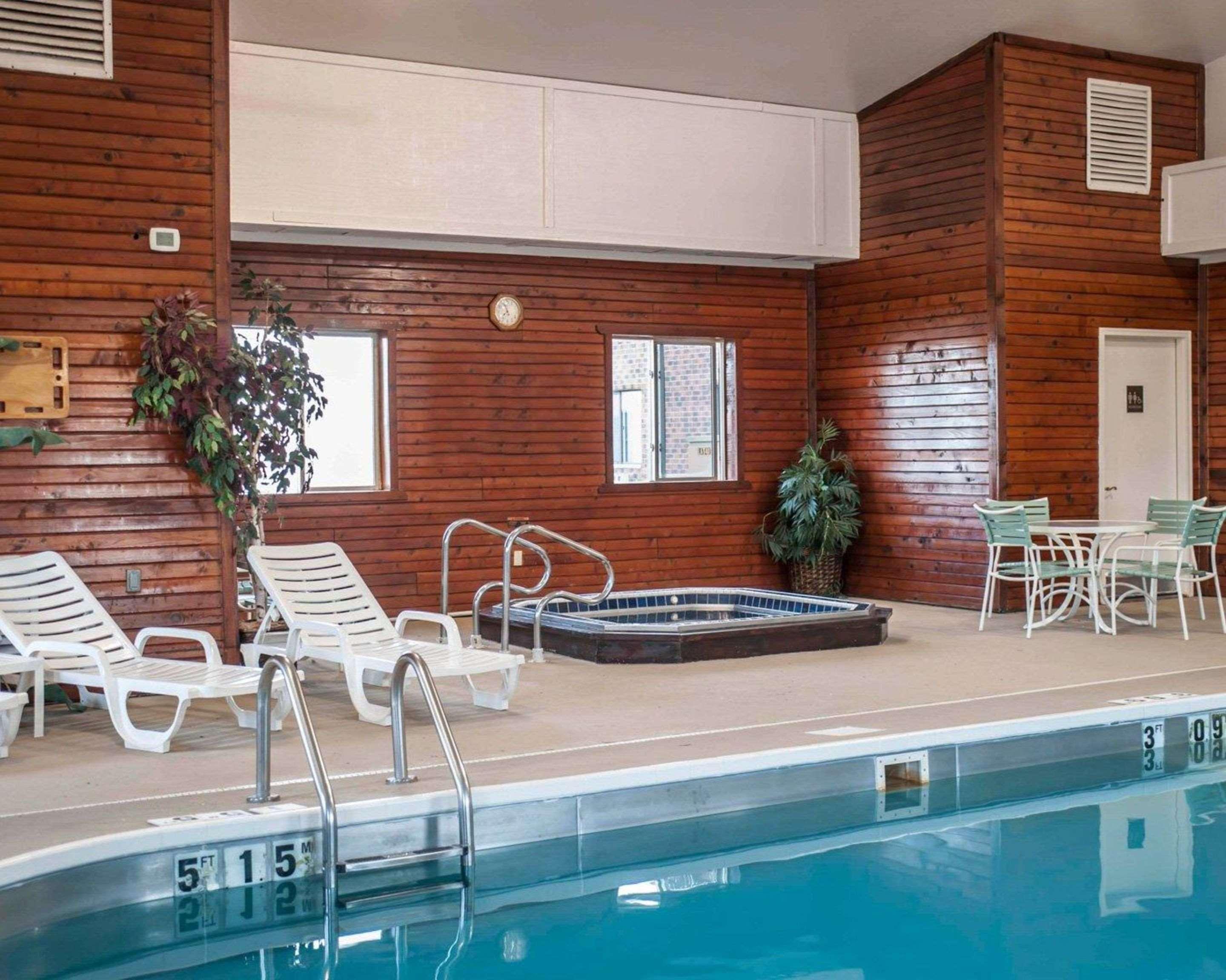 Quality Inn & Suites Boonville - Columbia Luaran gambar