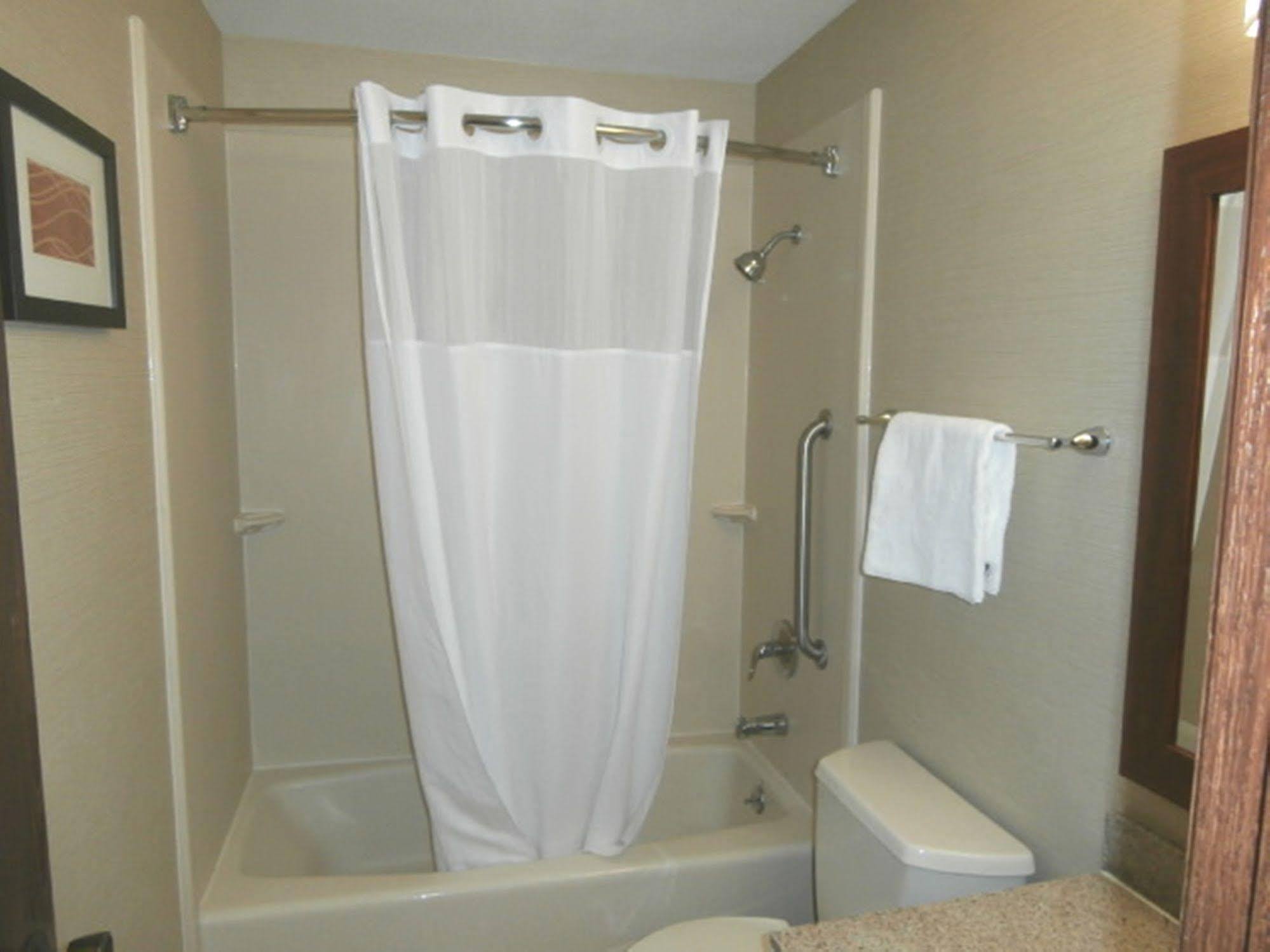 Quality Inn & Suites Boonville - Columbia Luaran gambar