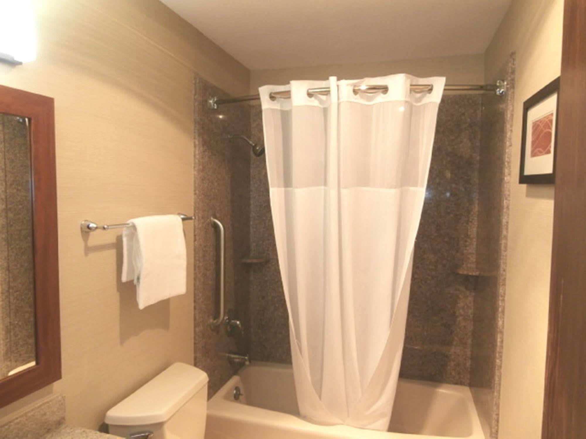 Quality Inn & Suites Boonville - Columbia Luaran gambar